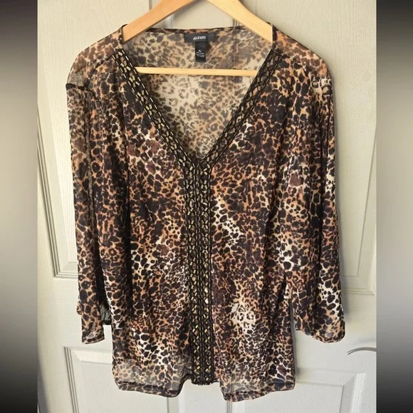 Alfani Women Blouse Size XL Animal Print Embroidery Flare 3/4 Sleeve Y2k Neutral - Picture 4 of 11